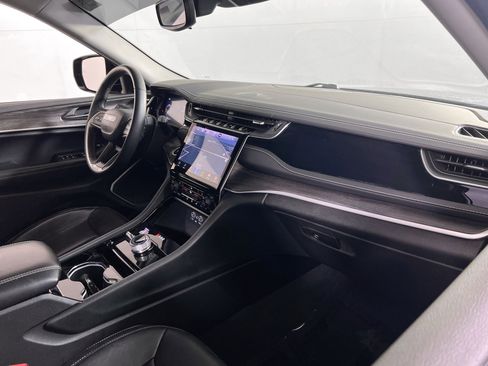 Used 2022 Jeep Grand Cherokee Limited image 28