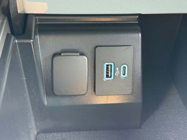 Used 2022 Ford Explorer XLT AWD/4WD image 14