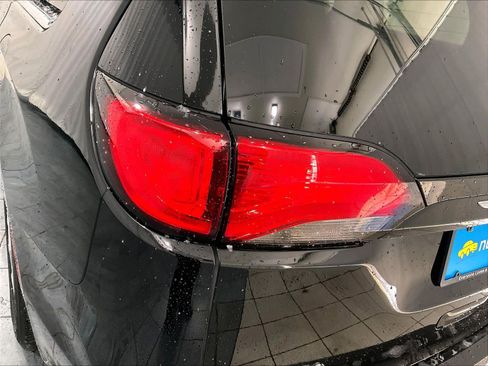 Used 2020 Chrysler Pacifica Touring-L image 32