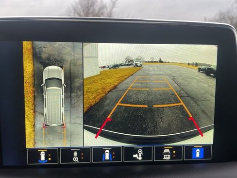 Used 2023 Chevrolet Suburban Z71 image 27