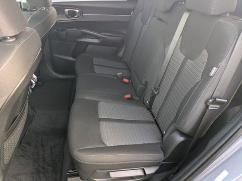 Used 2025 Kia Sorento LX image 17
