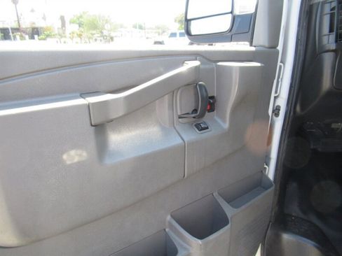 Used 2017 Chevrolet Express 2500 image 15