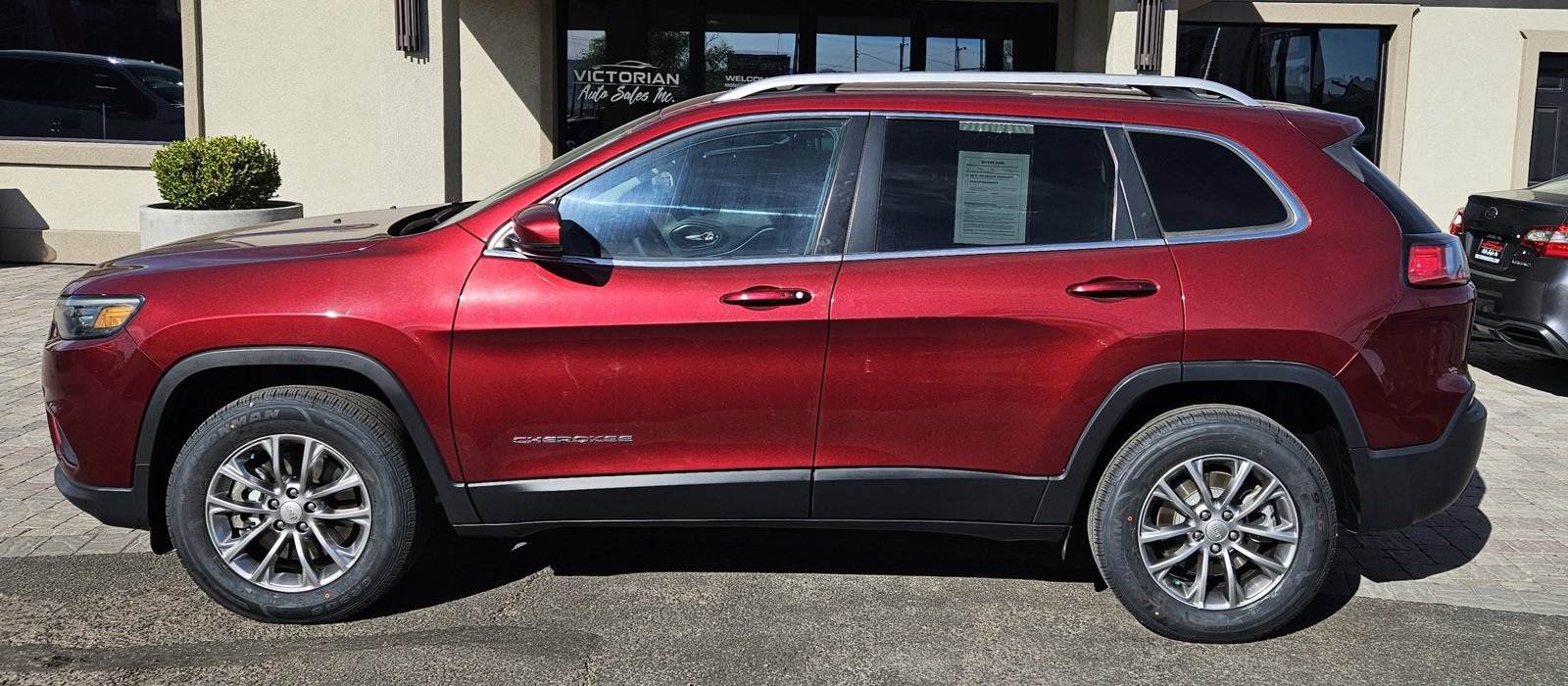 Used 2020 Jeep Cherokee Latitude Plus w/ Trailer Tow Group AWD/4WD image 2