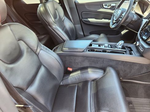 Used 2018 Volvo XC60 T8 Inscription w/ Luxury Seat Package AWD/4WD image 11
