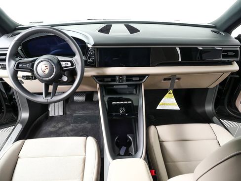 New 2025 Porsche Macan Electric image 19