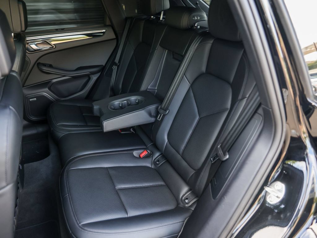 Certified 2026 Porsche Macan AWD/4WD image 29