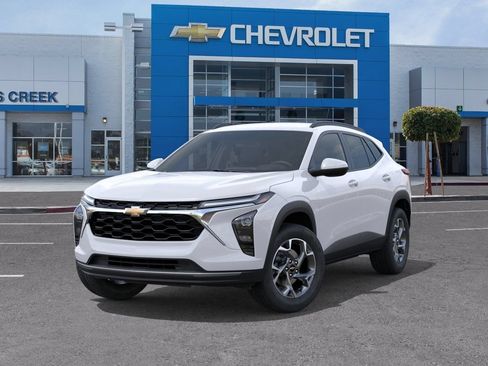 New 2026 Chevrolet Trax LT w/ Driver Confidence Package FWD image 7