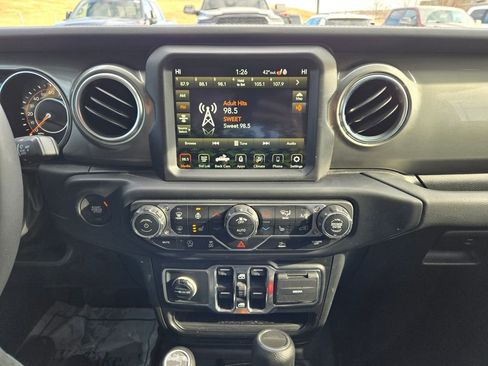 Used 2023 Jeep Gladiator Overland w/ Cold Weather Group image 21