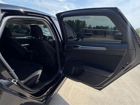 Used 2019 Ford Fusion SE image 17