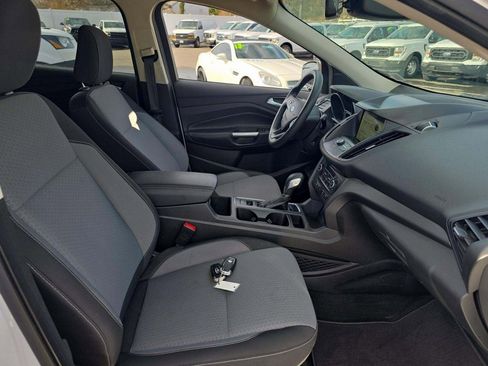 Used 2019 Ford Escape SE image 9