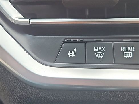 Used 2022 BMW 330i xDrive 330i xDrive w/ Driving Assistance Package image 21