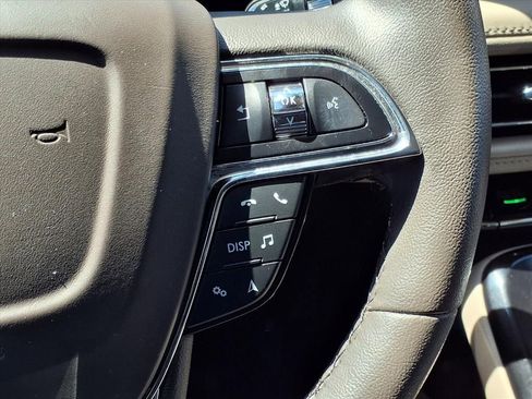 Used 2023 Lincoln Nautilus FWD w/ Premium Package image 17
