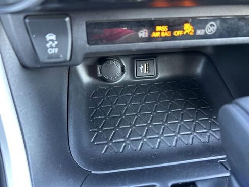 Used 2025 Toyota RAV4 XLE FWD image 16