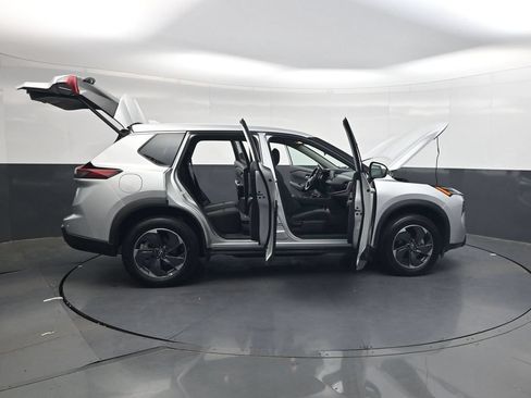 Used 2025 Nissan Rogue SV FWD image 41