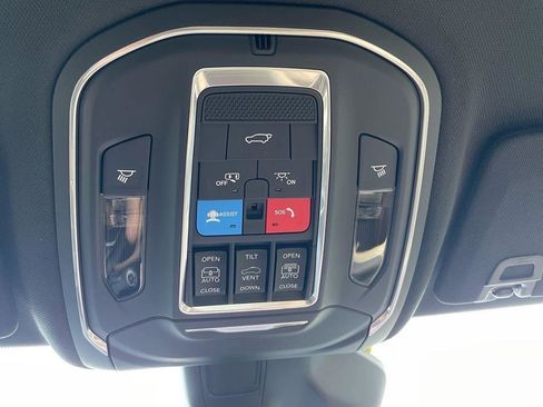 New 2025 Jeep Grand Cherokee Limited w/ Black Appearance Package image 33