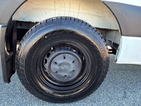 Used 2021 Mercedes-Benz Sprinter 2500 image 18