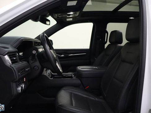 Used 2024 GMC Yukon XL Denali image 12