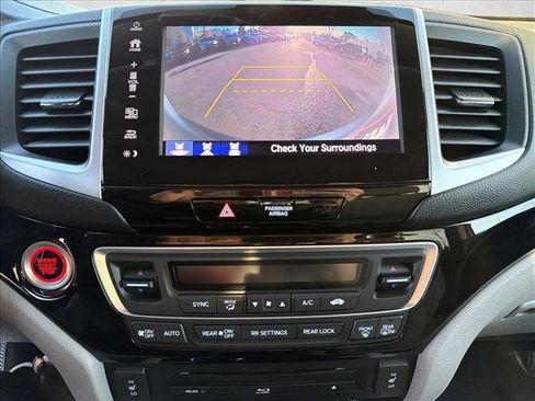 Used 2018 Honda Pilot Touring image 20