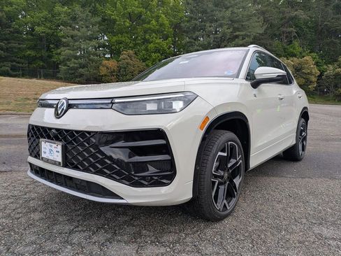New 2026 Volkswagen Tiguan SEL R-Line AWD/4WD image 8
