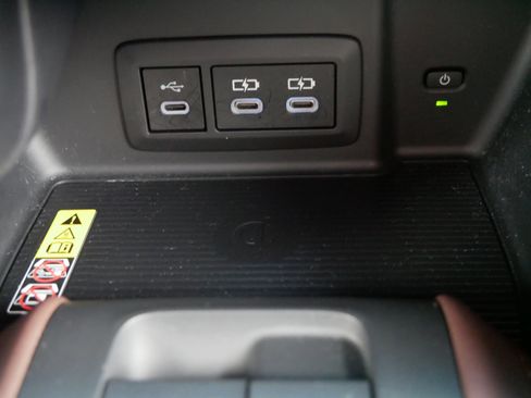 New 2024 Toyota Venza Limited image 32