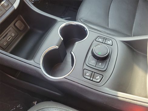 Used 2023 GMC Terrain SLT image 16