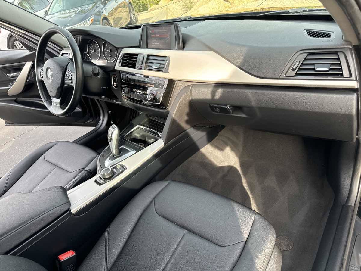 Used 2018 BMW 320i Sedan RWD image 21