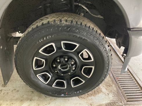 Used 2023 Ford F350 Platinum image 13