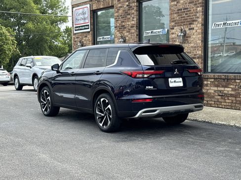 Used 2022 Mitsubishi Outlander SE AWD/4WD image 3