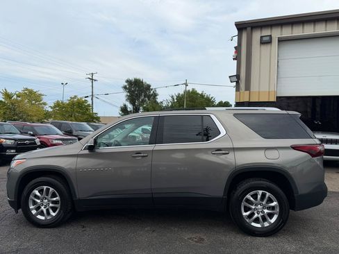 Used 2018 Chevrolet Traverse LT FWD image 2
