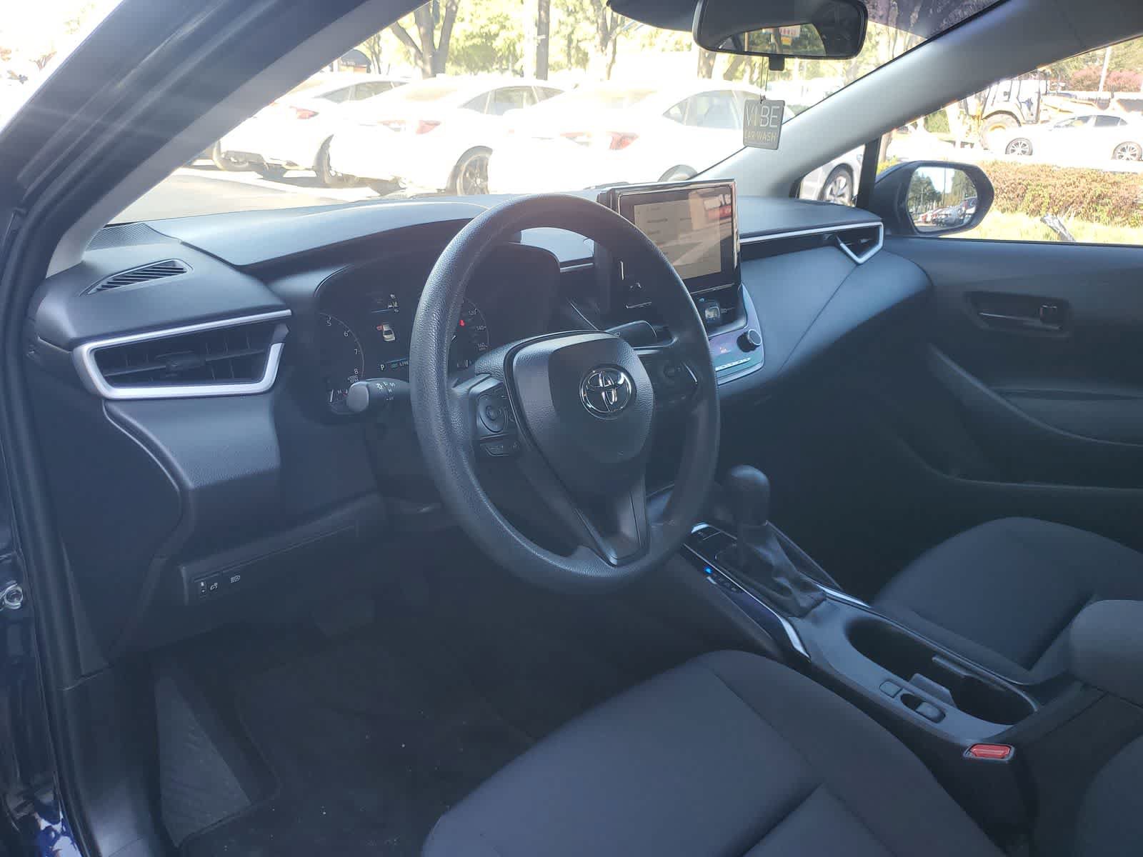 Used 2025 Toyota Corolla LE FWD image 2