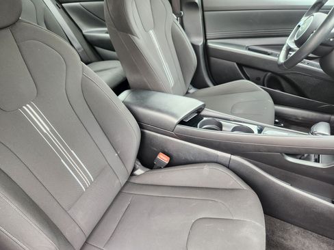 Used 2025 Hyundai Elantra SEL FWD image 10