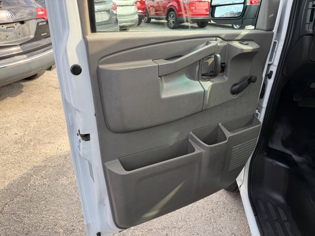 Used 2017 Chevrolet Express 3500 RWD image 15