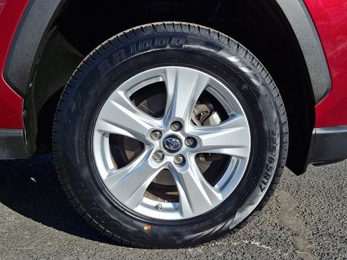 Used 2019 Toyota RAV4 LE image 8