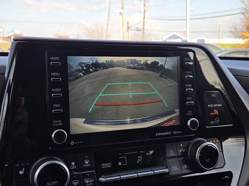 Used 2021 Toyota Highlander XLE image 20