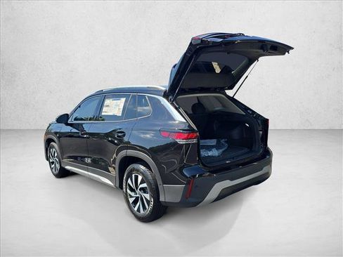 Used 2025 Volkswagen Tiguan S image 3