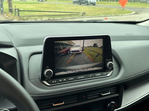 Used 2025 Nissan Rogue SV FWD image 25