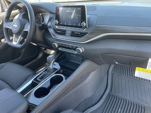 New 2025 Nissan Altima 2.5 SV image 30