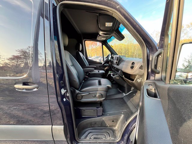 Used 2024 Mercedes-Benz Sprinter 2500 image 21