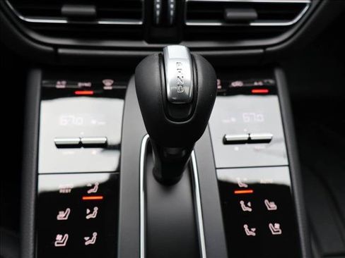 Used 2025 Porsche Macan S AWD/4WD image 19