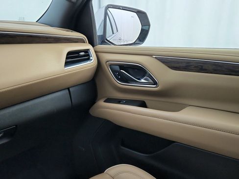 Used 2023 Chevrolet Suburban Premier AWD/4WD image 22