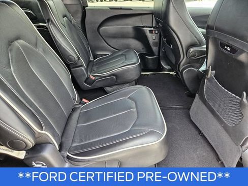 Used 2025 Chrysler Pacifica Limited FWD image 14