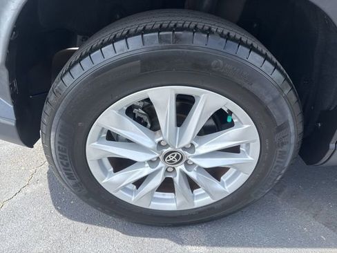 Used 2022 Toyota Corolla Cross LE w/ Moonroof Package image 14