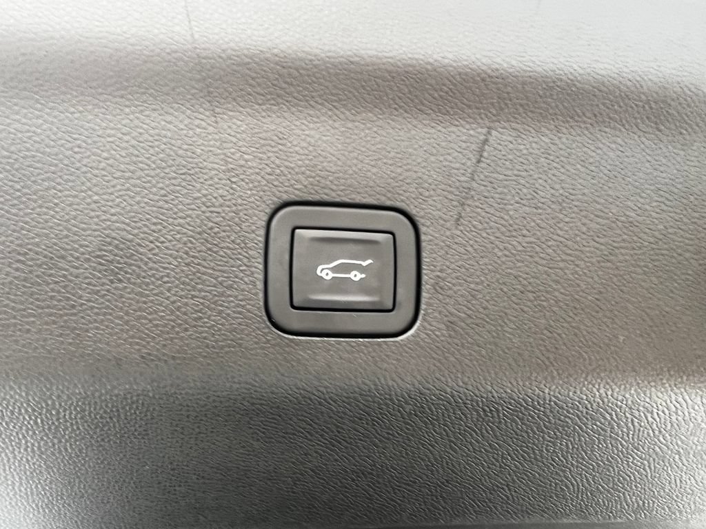 Used 2026 Chevrolet Suburban LT w/ Comfort Package AWD/4WD image 18
