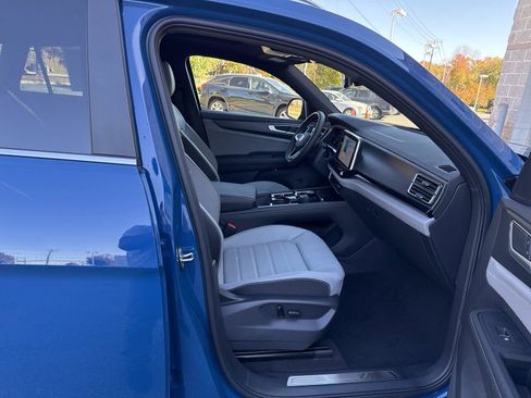 New 2025 Volkswagen Atlas Cross Sport SEL image 33