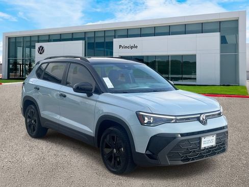 New 2026 Volkswagen Taos SE FWD image 2