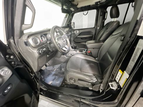 Used 2019 Jeep Wrangler Unlimited Sahara w/ Uconnect 4C Nav & Sound Group AWD/4WD image 15