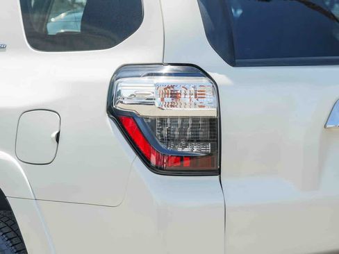 Used 2021 Toyota 4Runner Limited AWD/4WD image 7