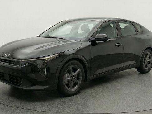 Used 2025 Kia K4 FWD image 3