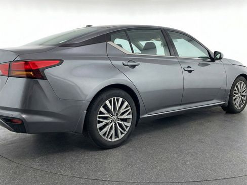 Used 2025 Nissan Altima 2.5 SV image 7