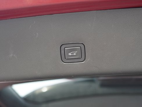 Used 2020 Chevrolet Traverse LT w/ LT Premium Package image 13